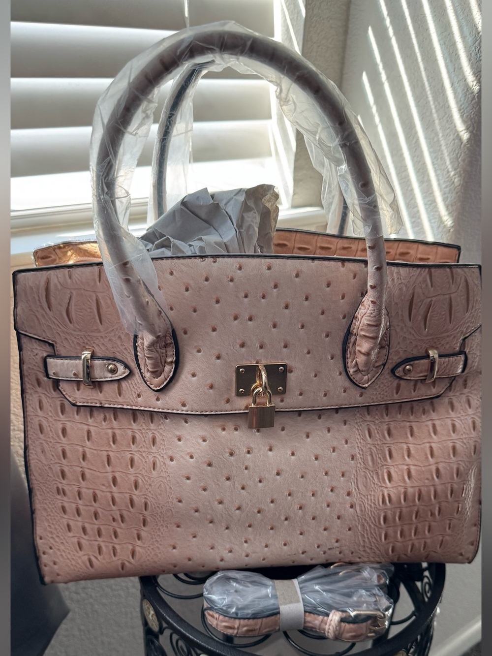 Elegant Pink Ostrich-Texture Satchel Handbag
